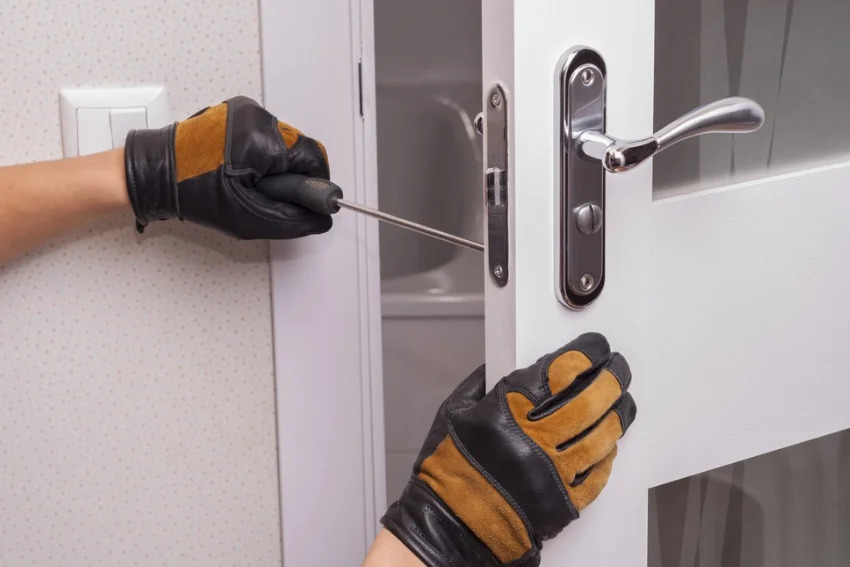 Doors & Window Glass Repair Company commercial lock replacement services - Alexandria, VA