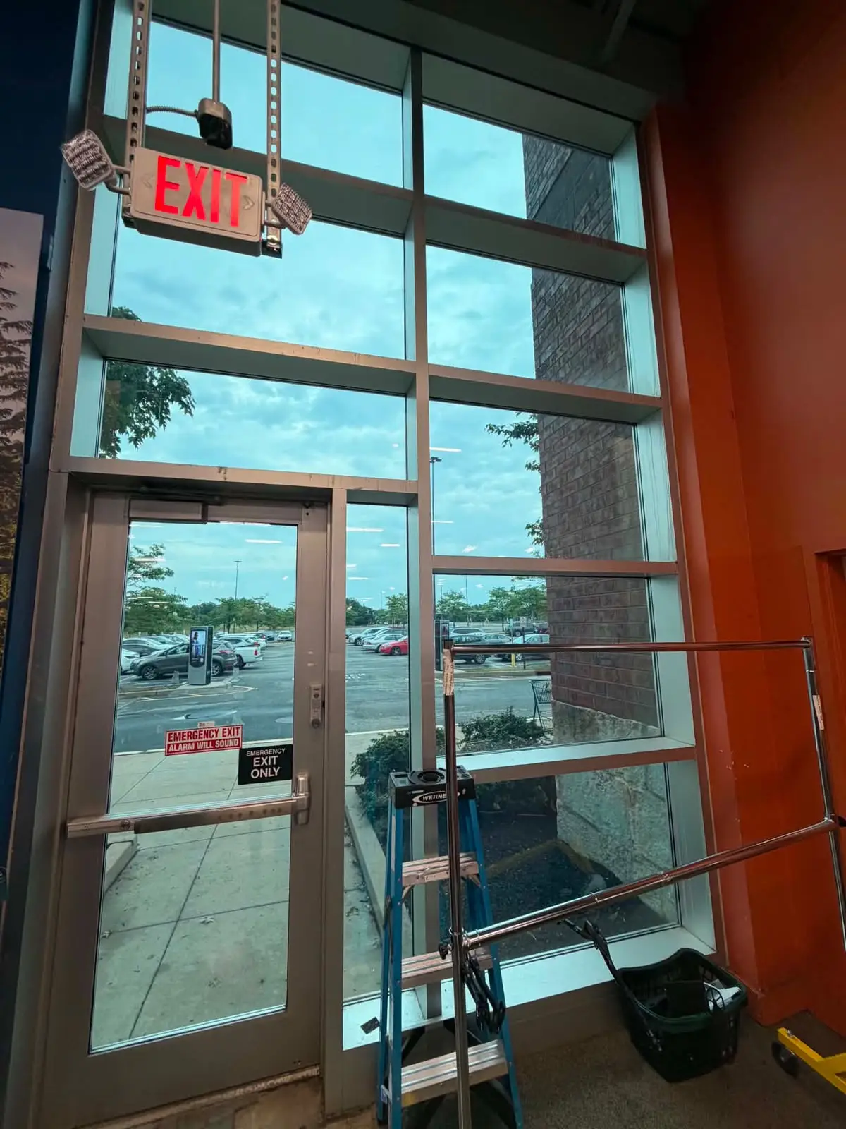 Aluminum door installation and repair in Alexandria VA
