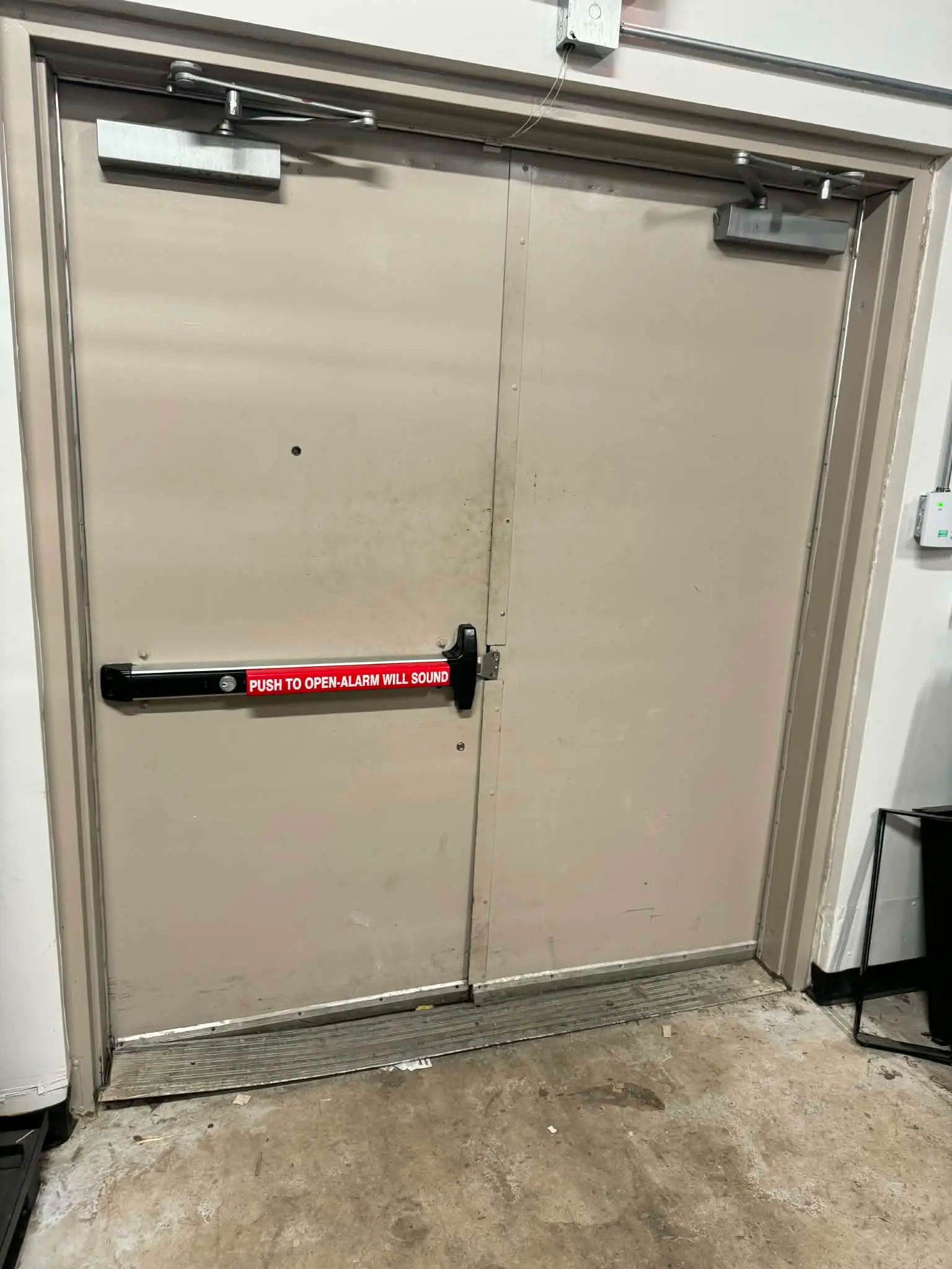 Commercial glass repair and door service in Alexandria VA